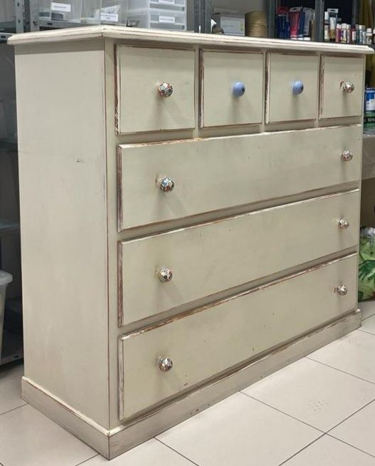 Cómoda madeira com pintura decorativa