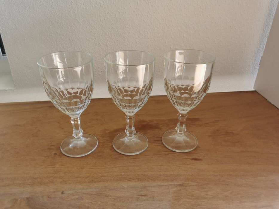 Três copos de água pé alto vintage