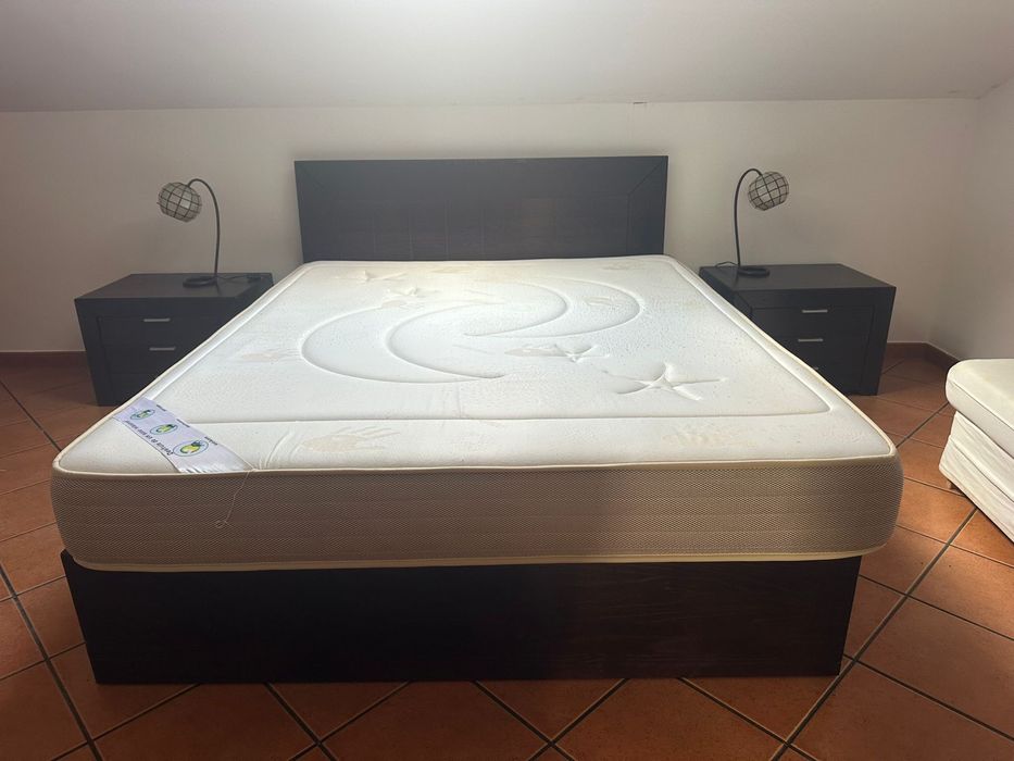 Mobilia quarto de casal em cerne