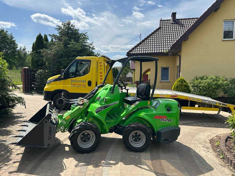 Wynajem Ładowarki Avant 528 Przedstawiciel ładowarek Avant