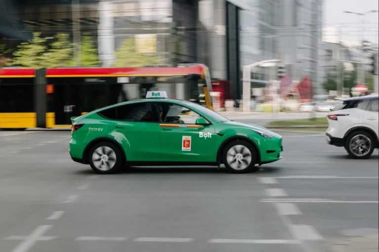 Wynajem Tesla Model Y do pracy na taxi z Bolt > Sprawdź ofertę