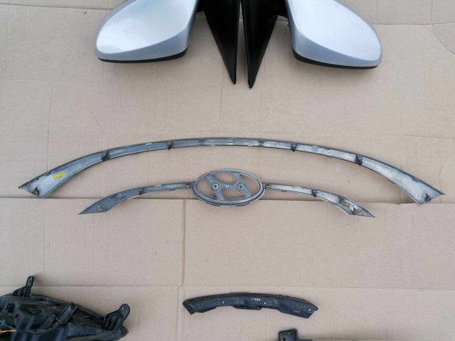 Hyundai i30 II  lusterko lewe RAH  gril chrom emblemat przód