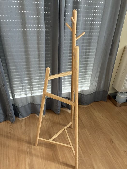 cabide de pé em bambu do IKEA, modelo MORSNING