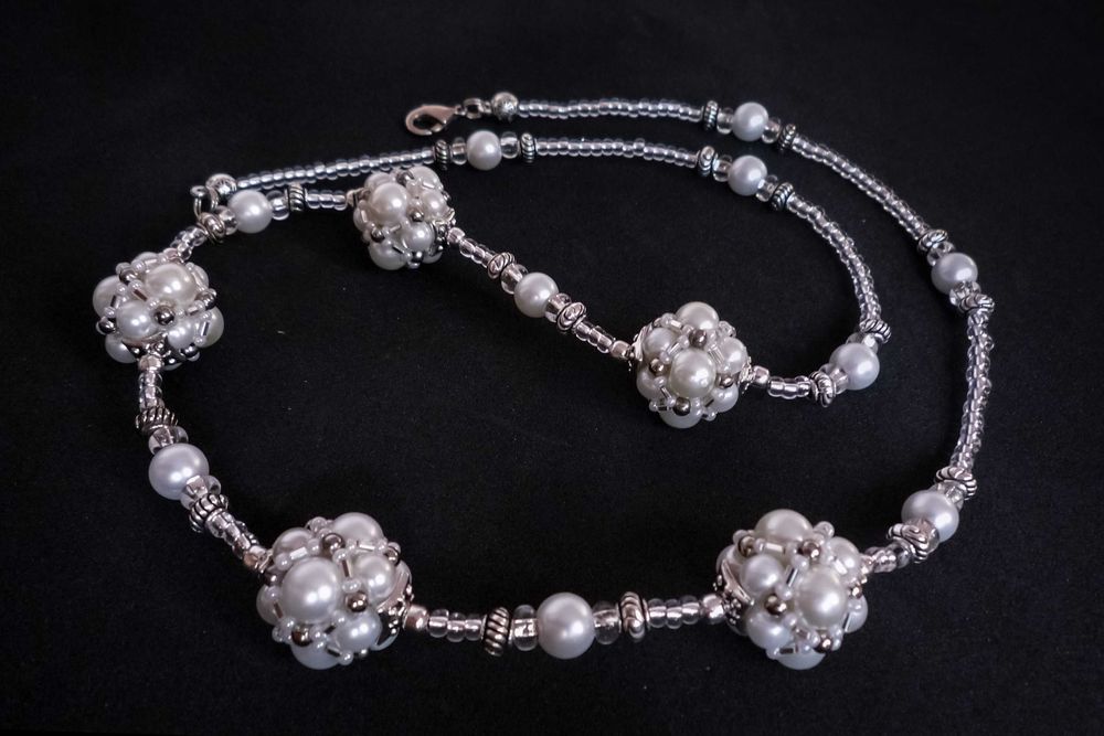 Комплект сережки та колье , біли перлини Preciosa, handmade