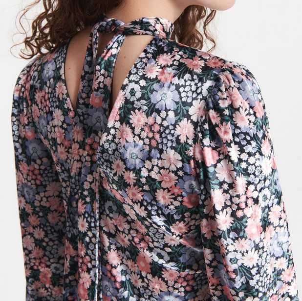 Sukienka welurowa w kwiaty Reserved rozmS