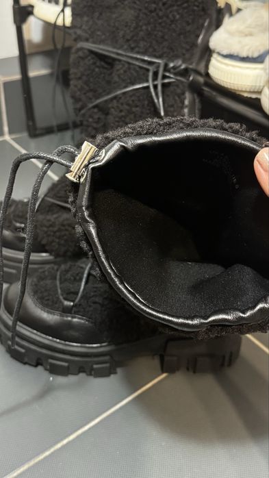 Зимові чоботи, снігоходи, місяцеходи,  черевики