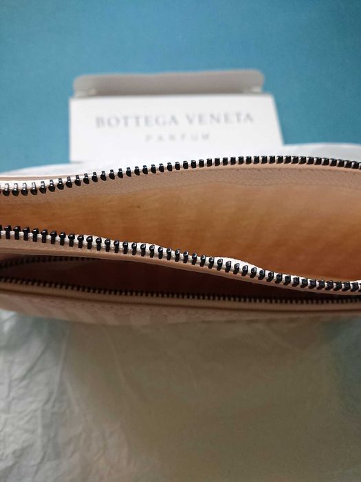 Bottega Veneta Parfum kosmetyczka z lusterkiem