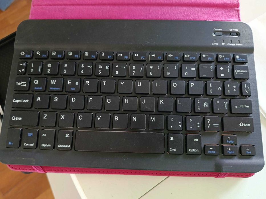 Tablet 8 polegadas Android + 2 teclados USB e Bluetooth