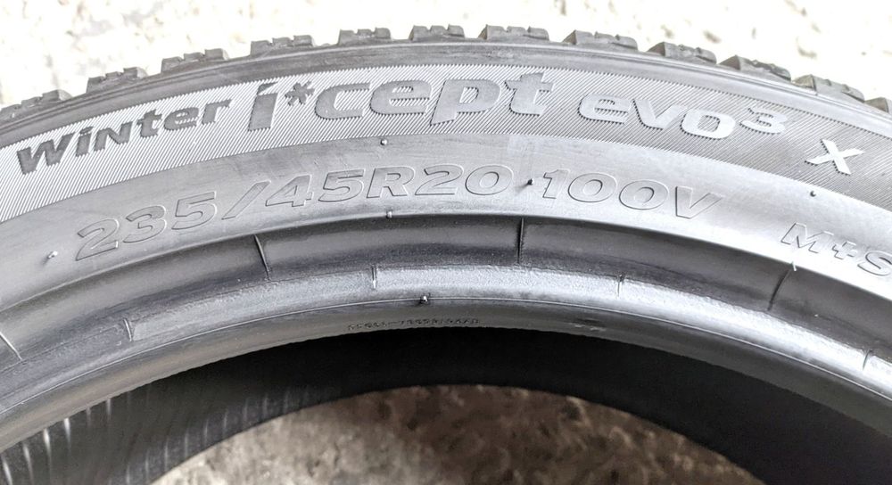 Шини зимові R20 235/45 Hankook Winter  I"cept Evo 3 X