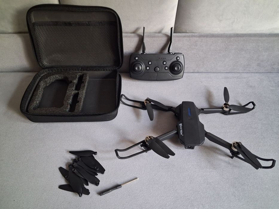 Dron E88 Evo z 3 bateriami