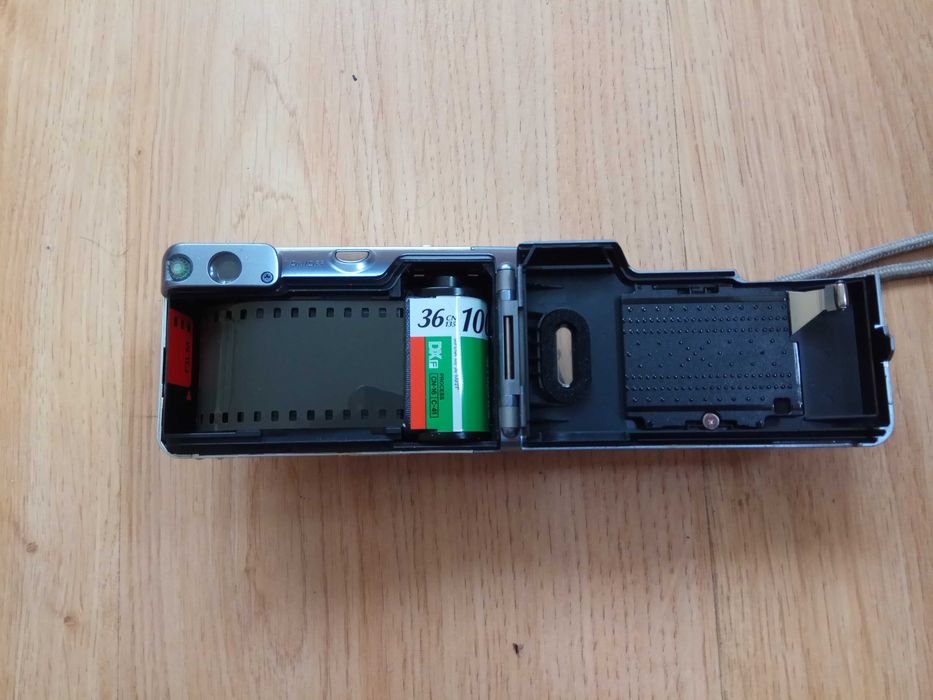 В ідеалі чудовий плівковий фотоапарат CANON Prima Super 130U