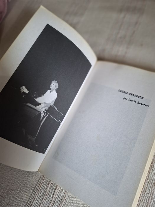 Anéis de Fumo Laurie Anderson Assirio & Alvim