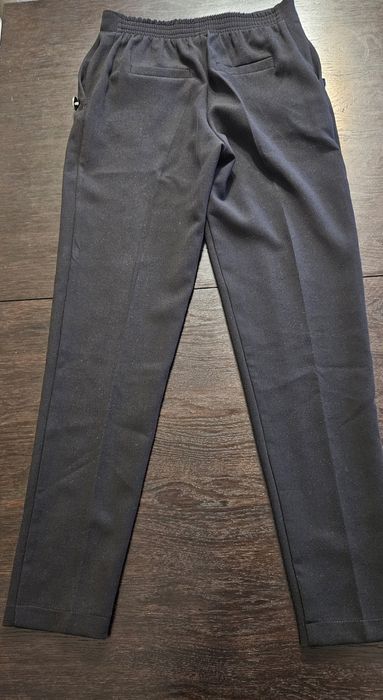 Spodnie materiałowe, damskie, czarne, nogawka z kantem, r. 38