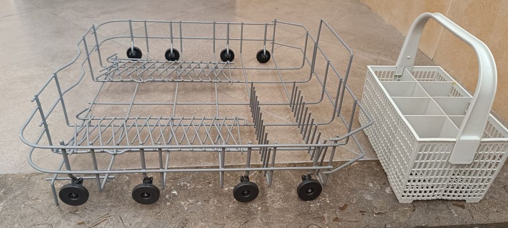 Prateleira e cesto de máquina de lavar loiça