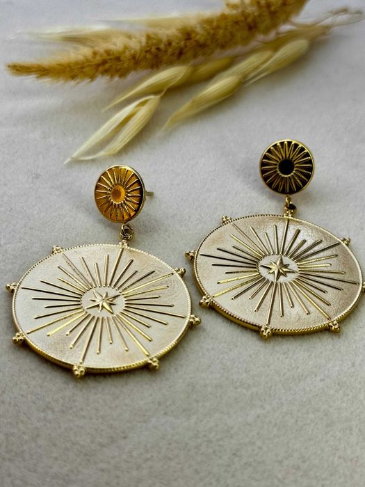 Brincos Dourados Charmosos com Estrelas – Para Um Visual Inesquecível!