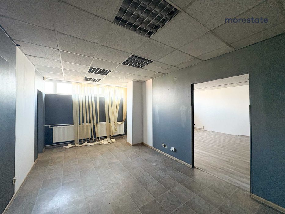 lokal/magazyn+biuro na Bieńczycach z windą towarową