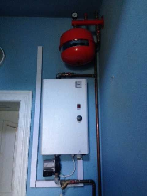 Продаж комерційної нерухомості (2 будівлі+територія)