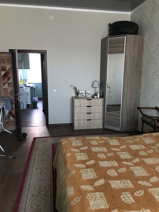 Продам свою 2 ком. Квартиру 4/4 сталинка центр, (сертификат возможен)