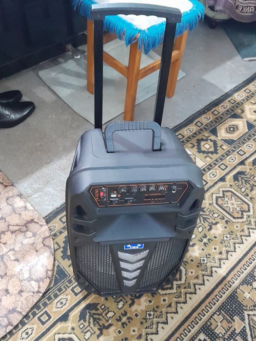 Продам блютуз колонку з мікрофоном