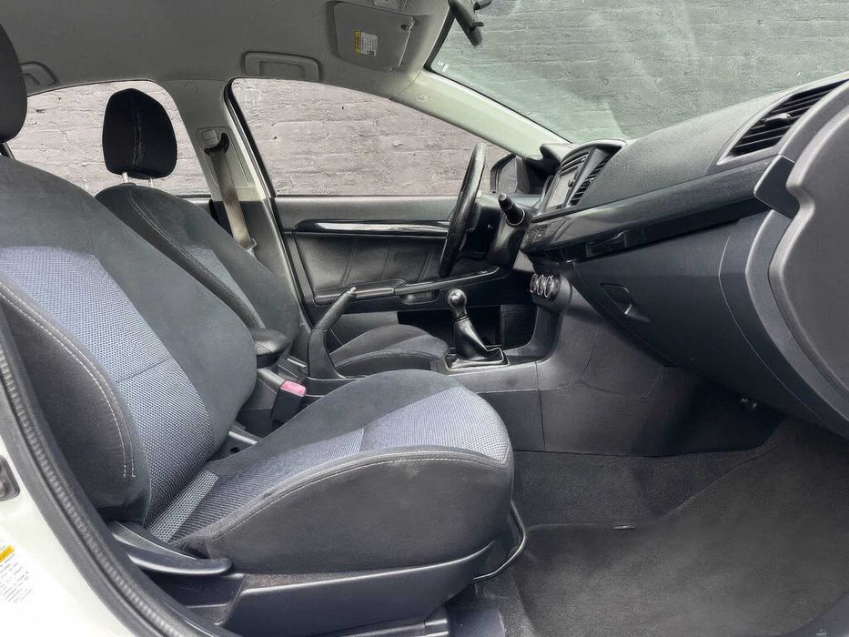 Mitsubishi Lancer Evolution GSR      2014