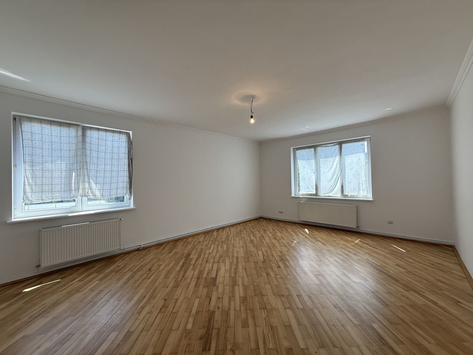 Продається просторий будинок