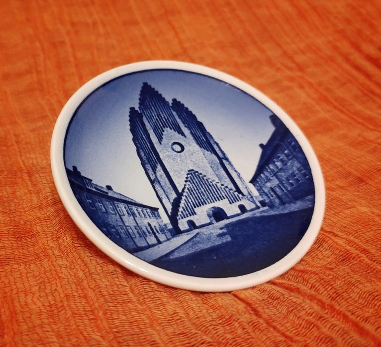 Mini talerz pamiątkowy Royal Copenhagen, Dania 1959 r. Fajans.