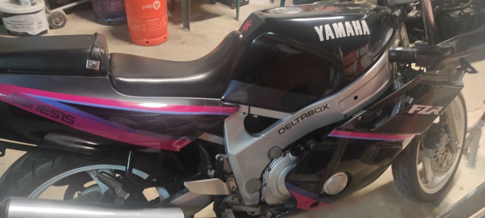 Yamaha FZR 600.