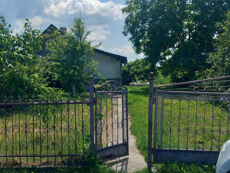 Земельна ділянка, будинок