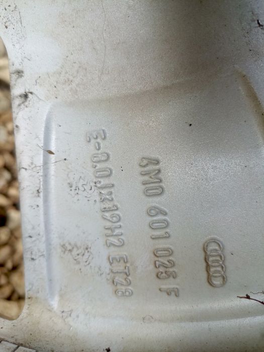 Koła aluminiowe zimowe Audi 255/55/19 5x112