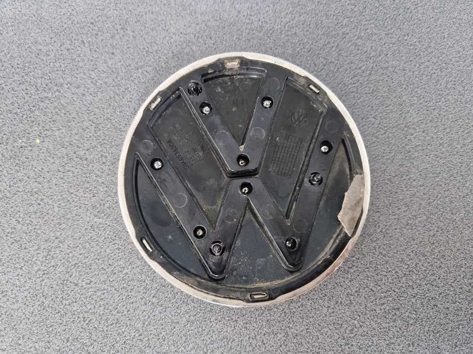 Volkswagen Tiguan AllSpace 5NA 22r.- Emblemat Znaczek Klapy Tył