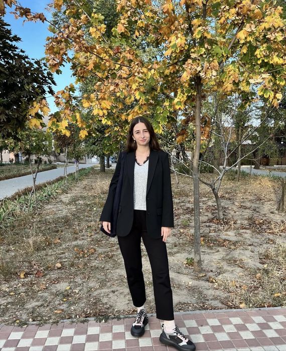 Жіночий піджак в чорному кольорі 42 р.