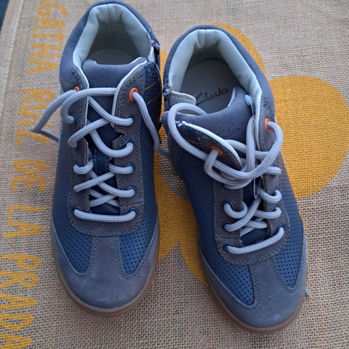 Sapatos, tamanho 27 e 29
