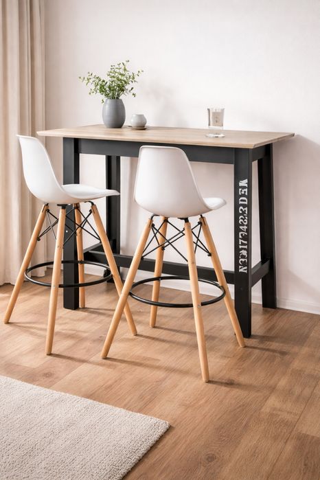Mesa e cadeiras altas