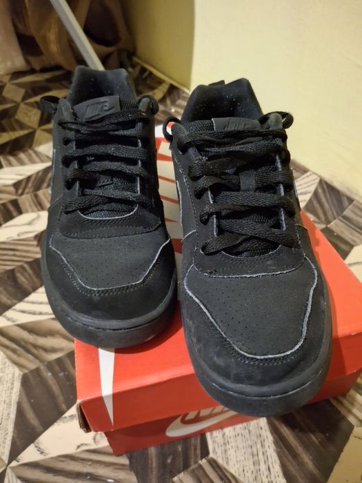 Nike кросовкі оригінал 39р в гарному
