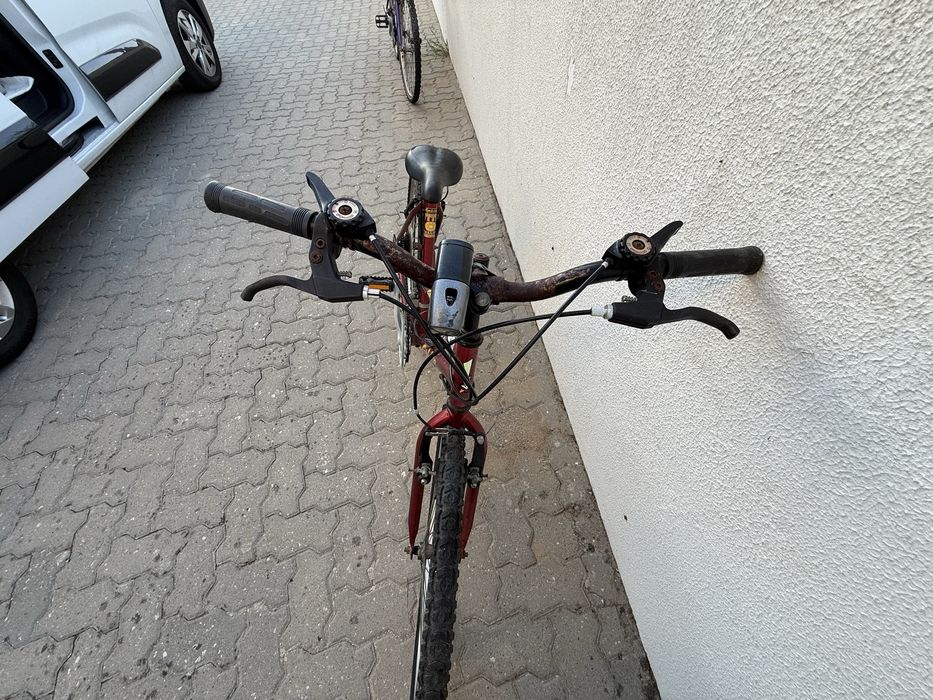 Vendo bicleta de senhora usada em bom estado.