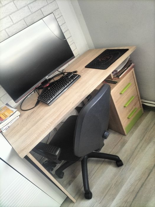 Biurko młodzieżowe