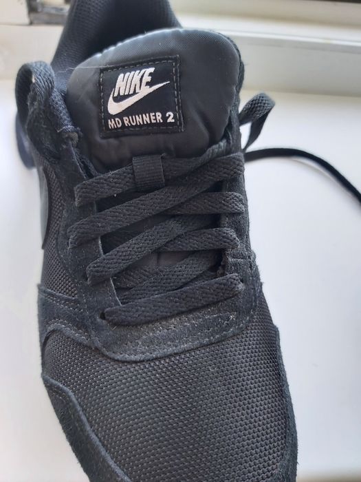 Продам фирменные кроссовки NIKE