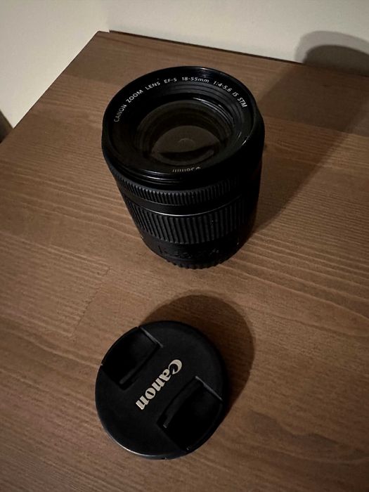 Lustrzanka, aparat Canon EOS 1300D, obiektyw EFS 18-55 mm 4-5,6 + acc