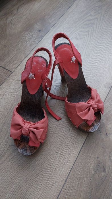 Sandały na platformie i obcasie 36