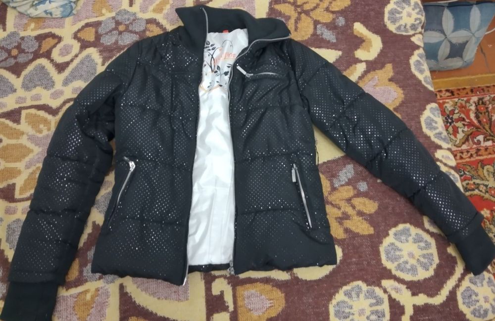 Продам курту демисизонную