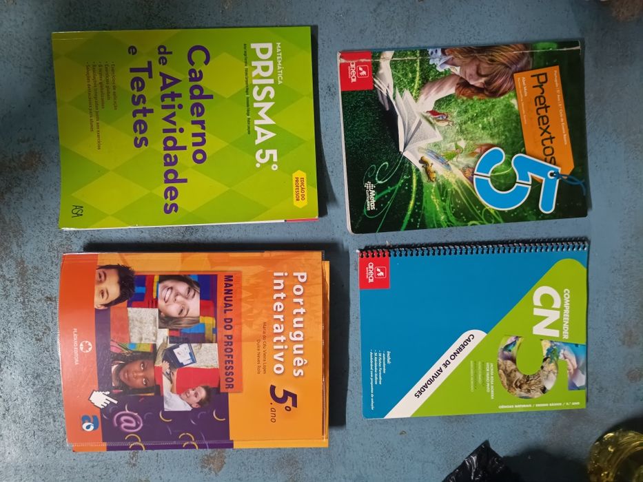 Vendo livros escolares novos