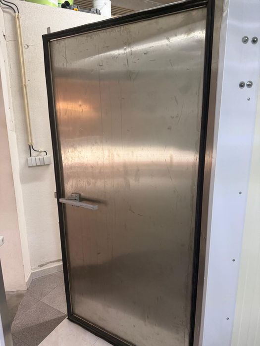 Vendo câmara frigorífica / arca de congelação completa.