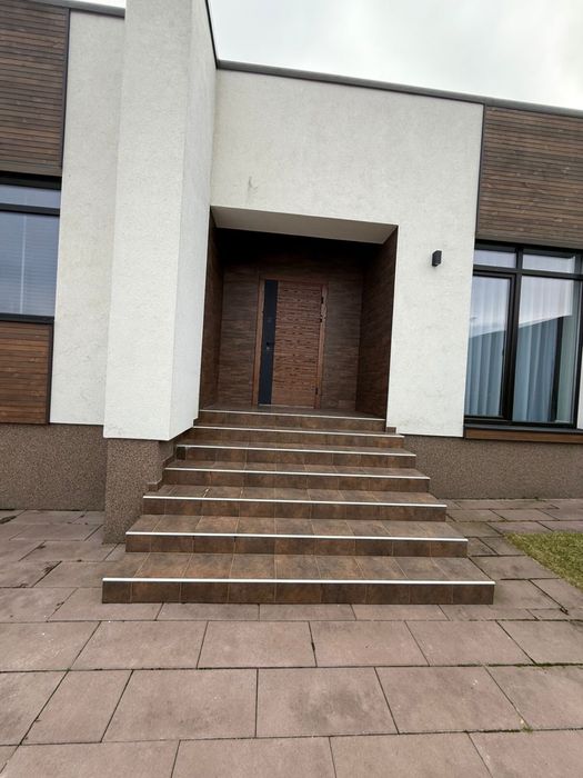Продажа одноэтажного современного дома с ремонтом и мебелью Стоянка 1