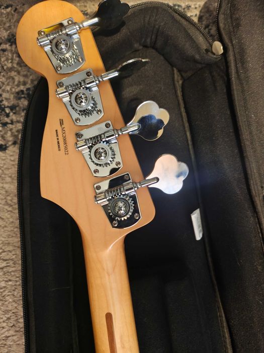 Gitara basowa Fender Player Jazz Bass