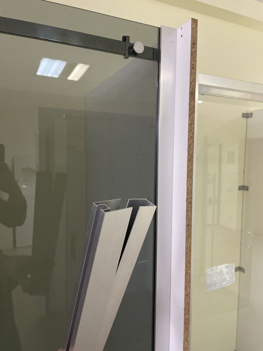 Душевая дверь в нишу (стеклянная перегородка) любого размера