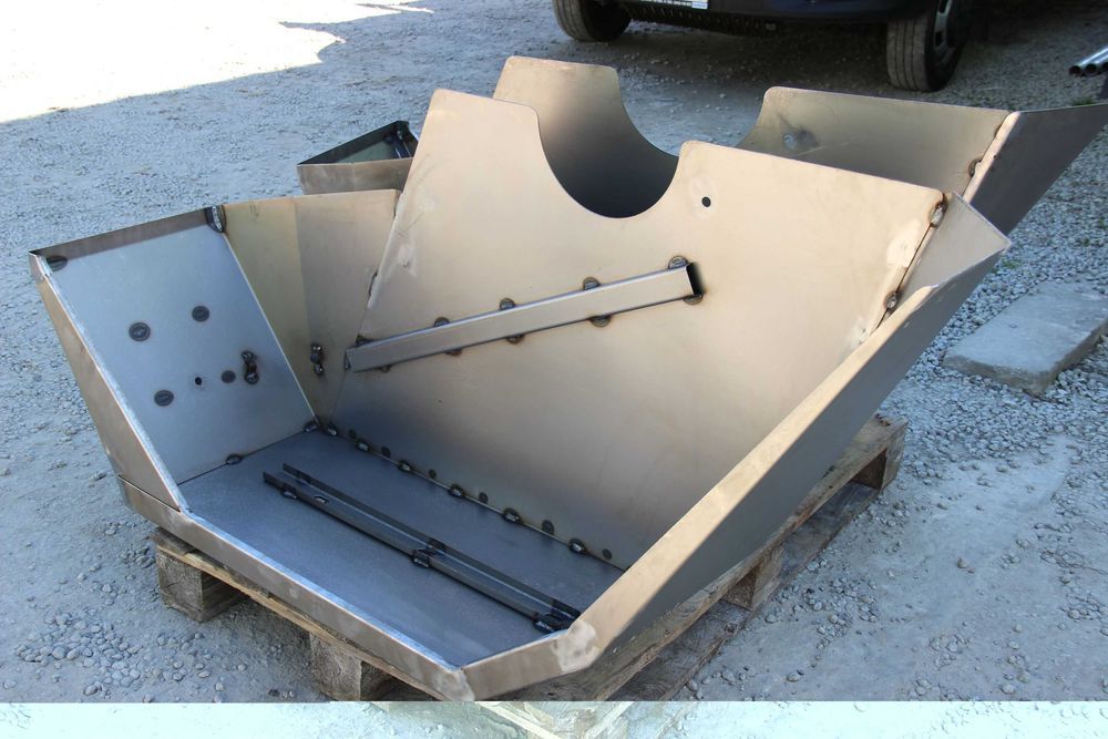 Błotnik tylny Błotniki tylne metalowe Ursus C-360 C-360-3P Szyszka