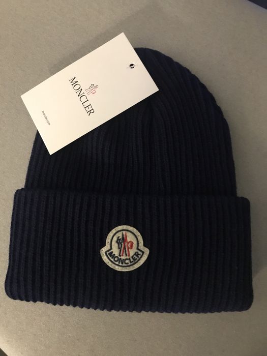 Vendo gorro moncler novo