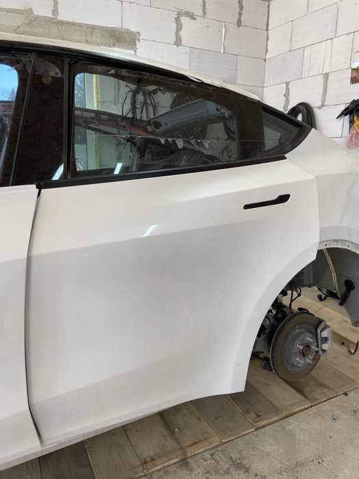 Розбір Tesla MODEL Y 21-24 запчастини