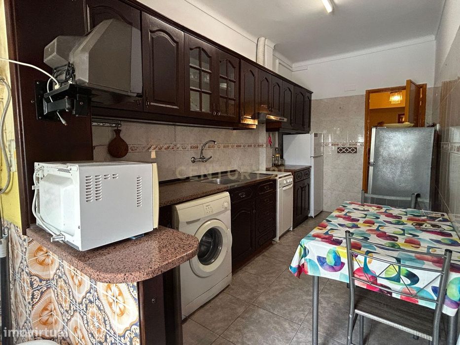 Apartamento T3 na avenida principal de Corroios - Oportunidade Única!