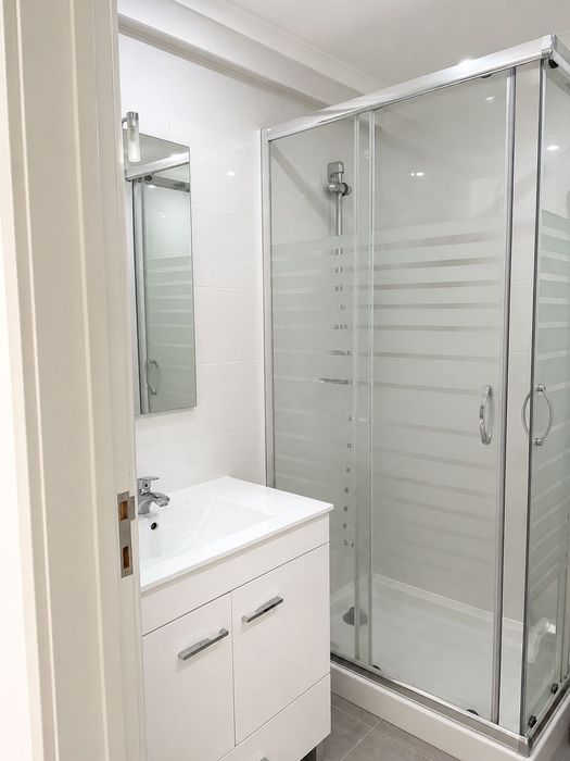 T2 em Linda-a-Velha | Av. Dom Pedro V | 80 m² | Varandas